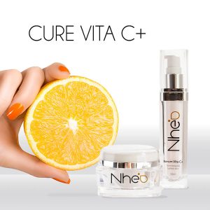 Soin Nhéo Vita C + Micro Peel - La crème et le sérum Vita C sont de véritables booters pour les peaux matures.